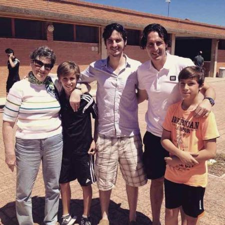Lander Emery Fernandez with his family members.